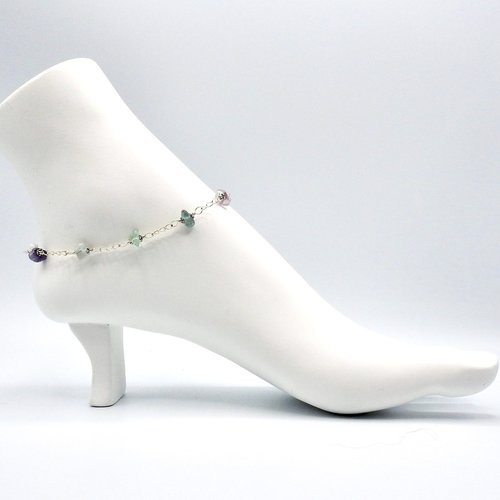 will fit 9 3/4" (24.8cm) up to 11" (27.9cm) in size