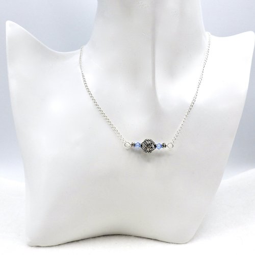 a short simple minimalist necklace